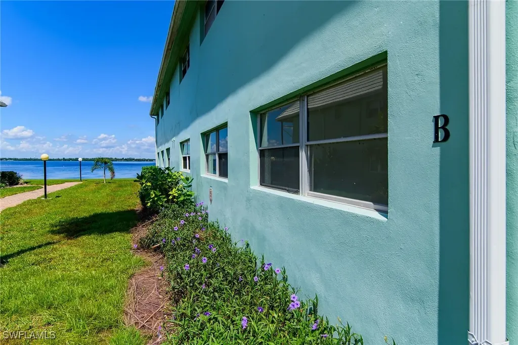 3225 E Riverside Drive Fort Myers FL 33916