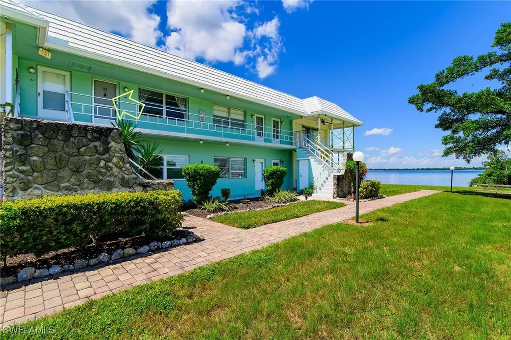 3225 E Riverside Drive Fort Myers FL 33916