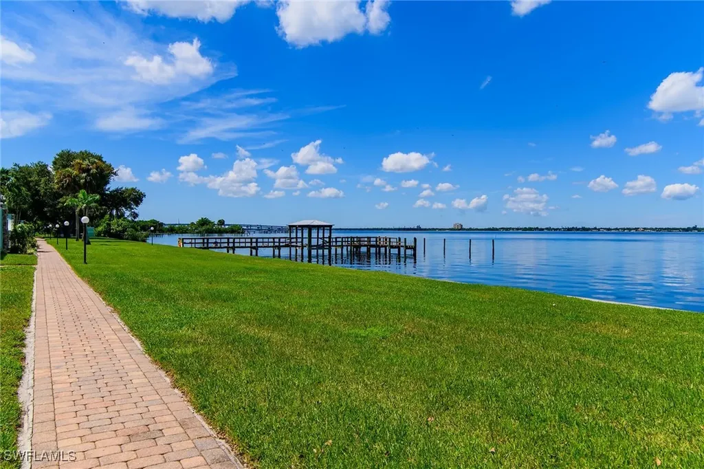3225 E Riverside Drive Fort Myers FL 33916