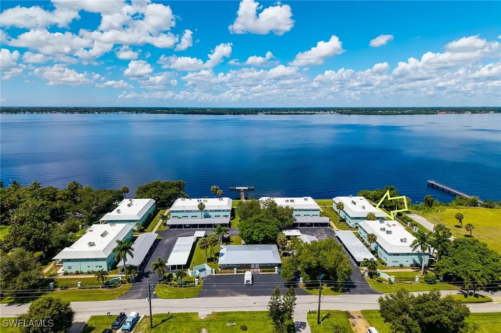 3225 E Riverside Drive Fort Myers FL 33916