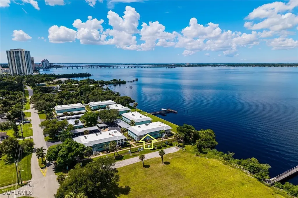 3225 E Riverside Drive Fort Myers FL 33916