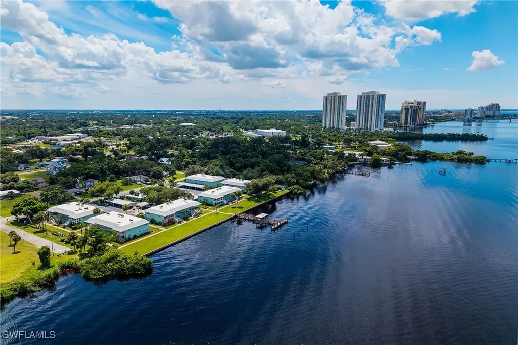 3225 E Riverside Drive Fort Myers FL 33916