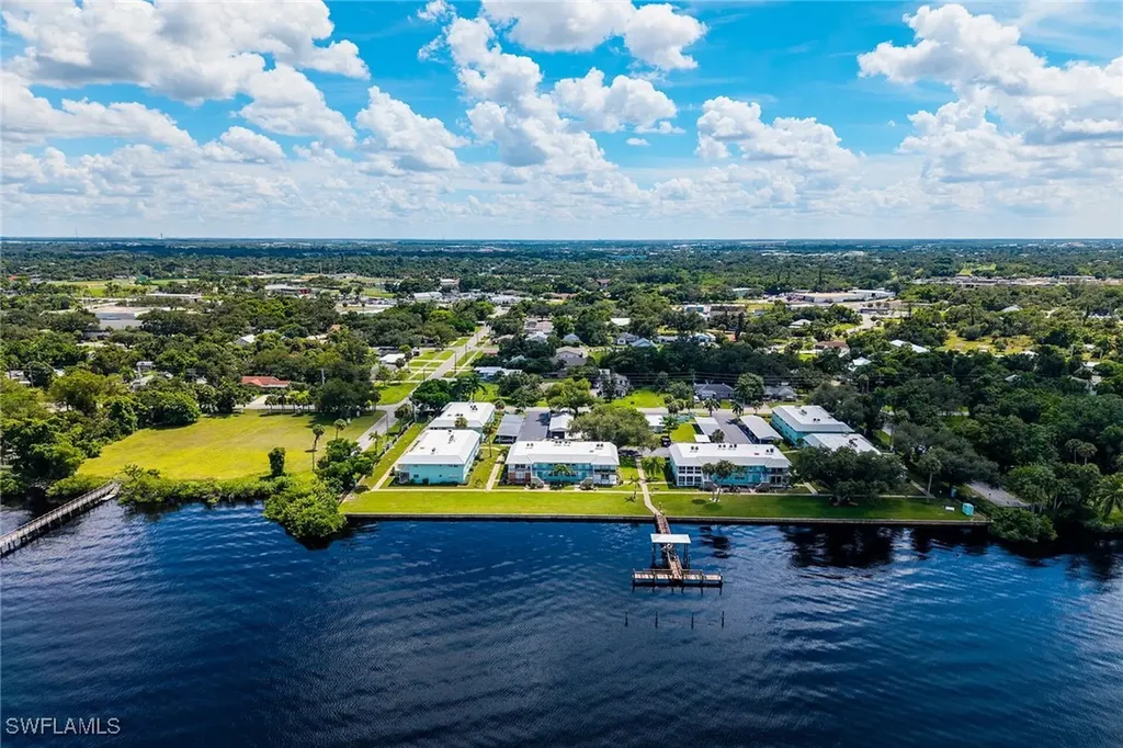 3225 E Riverside Drive Fort Myers FL 33916