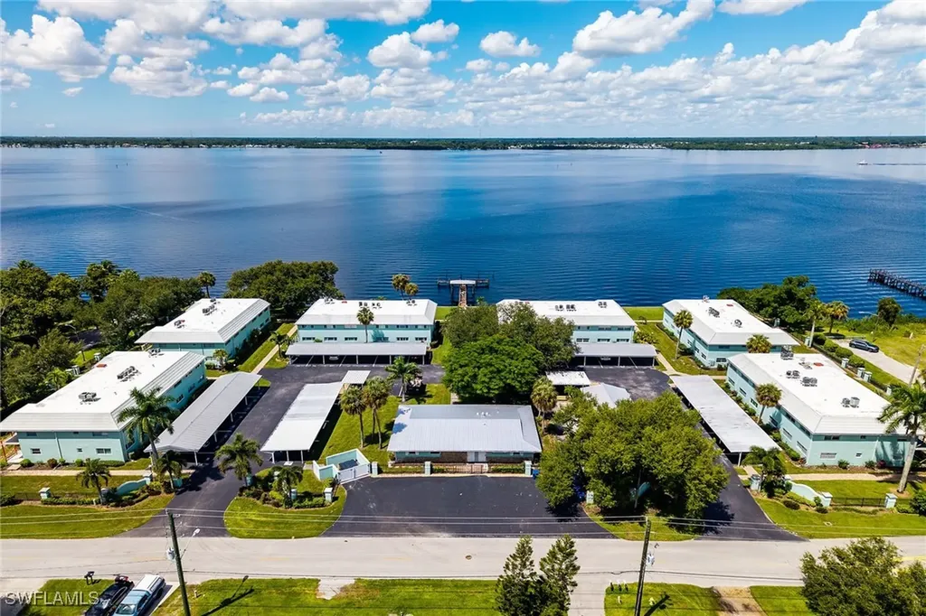 3225 E Riverside Drive Fort Myers FL 33916
