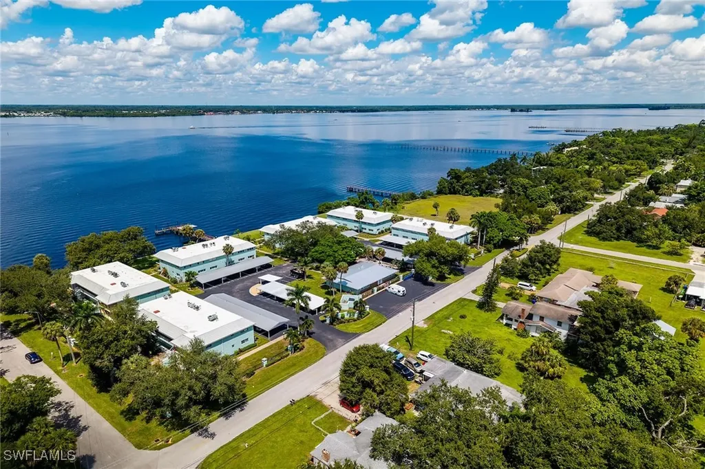 3225 E Riverside Drive Fort Myers FL 33916