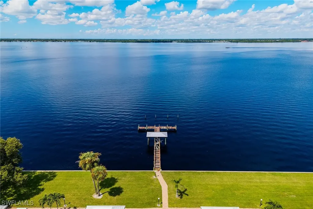3225 E Riverside Drive Fort Myers FL 33916