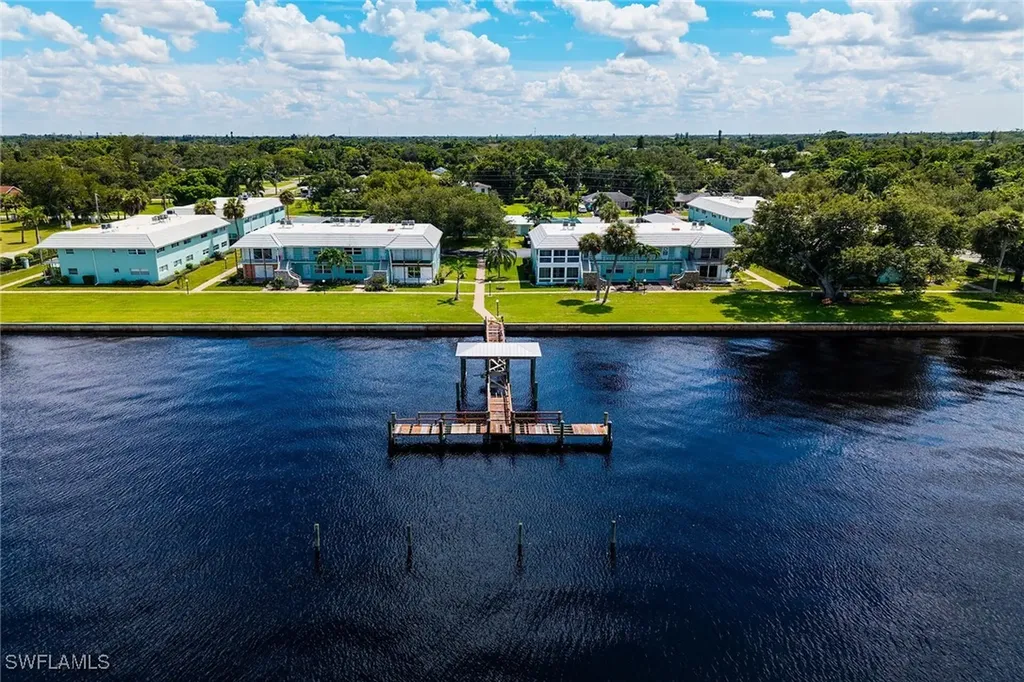 3225 E Riverside Drive Fort Myers FL 33916