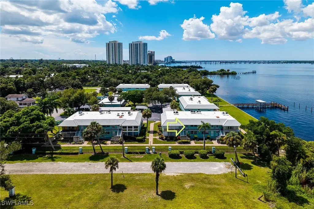 3225 E Riverside Drive Fort Myers FL 33916