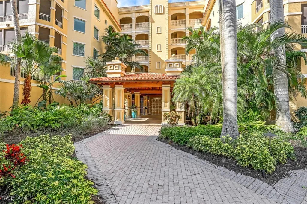 2728 Tiburon Boulevard E Naples FL 34109
