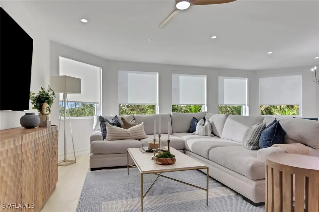 2728 Tiburon Boulevard E Naples FL 34109
