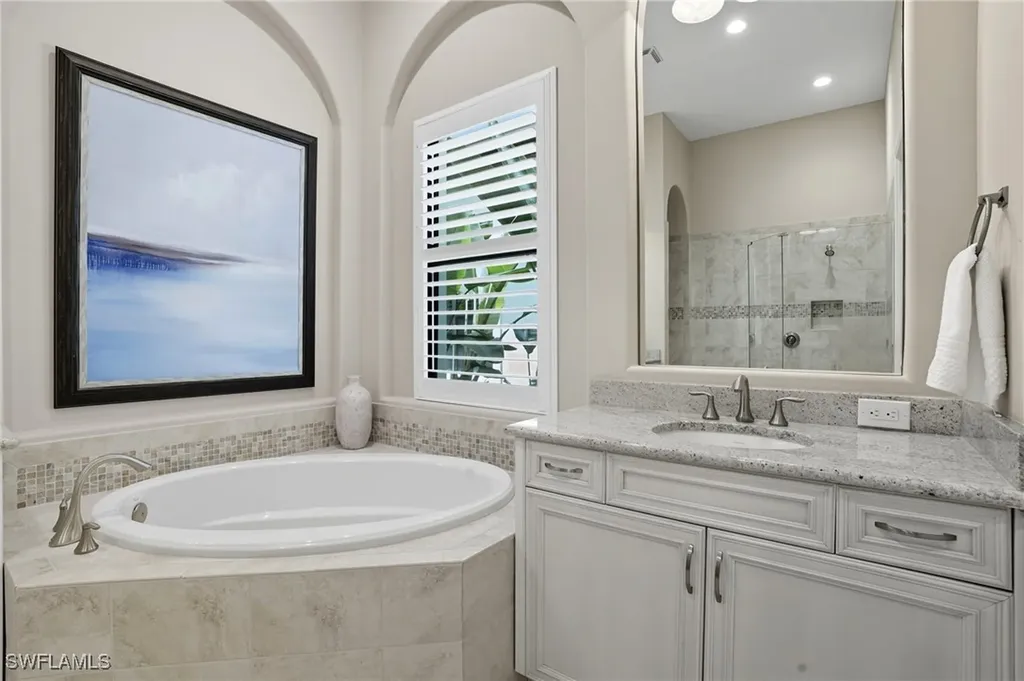 6376 Costa Circle Naples FL 34113
