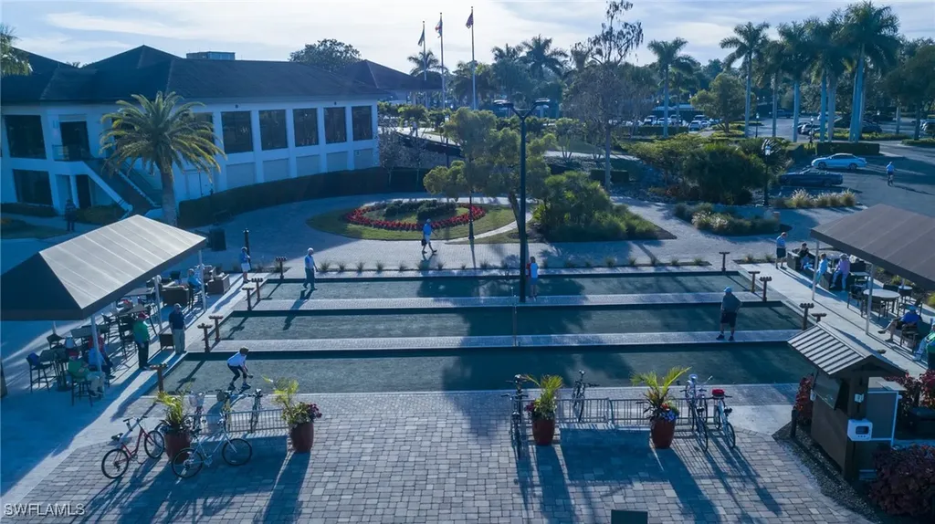 496 Edgemere Way E Naples FL 34105