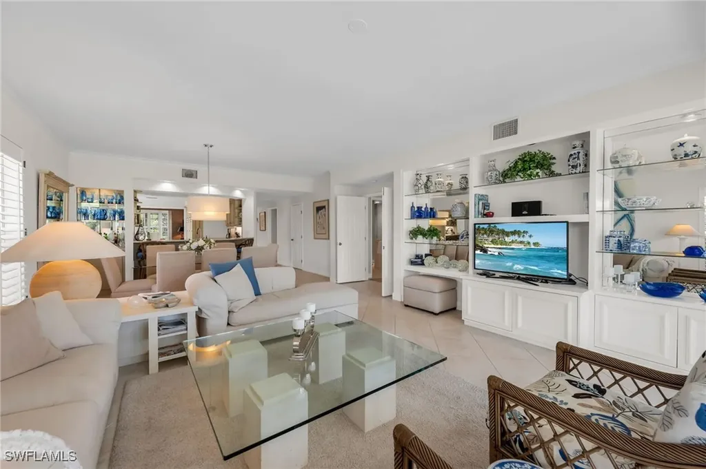 496 Edgemere Way E Naples FL 34105