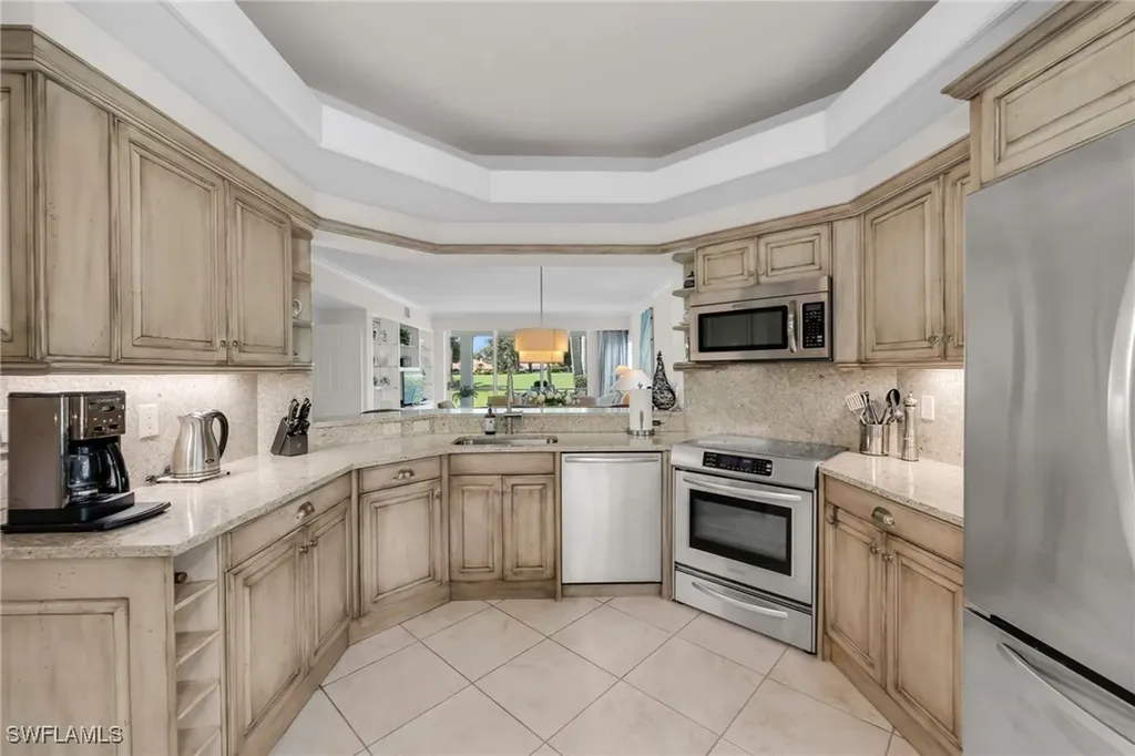 496 Edgemere Way E Naples FL 34105