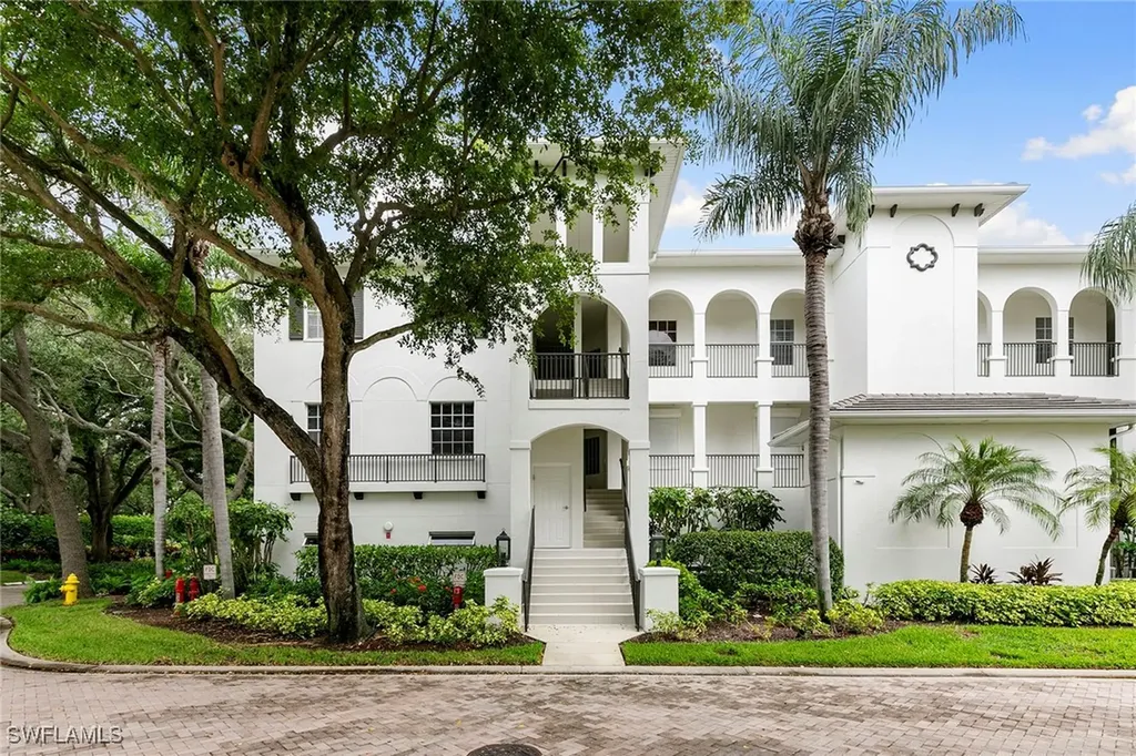 837 Sailaway Lane Naples FL 34108