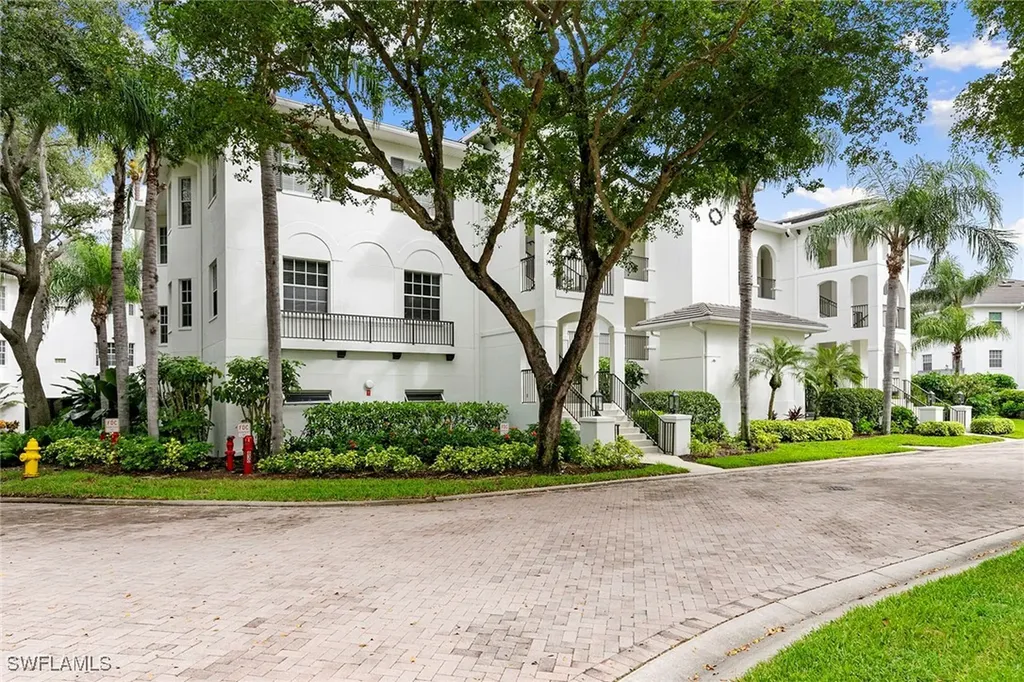837 Sailaway Lane Naples FL 34108