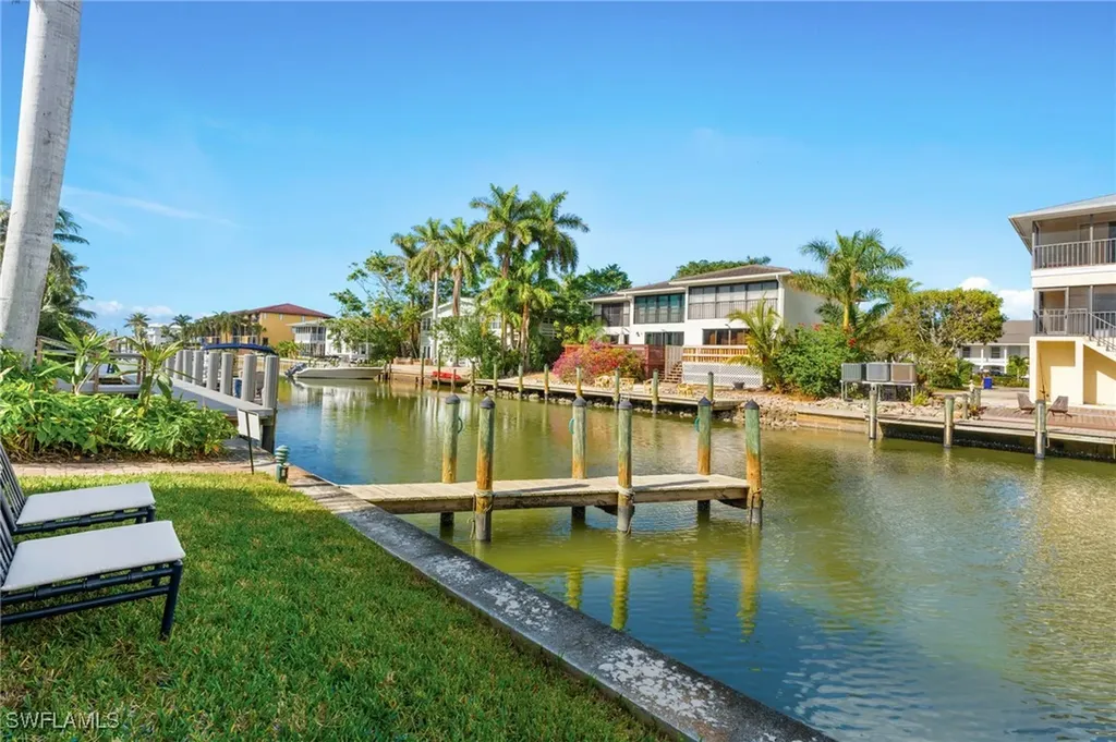 1517 Chesapeake Avenue Naples FL 34102