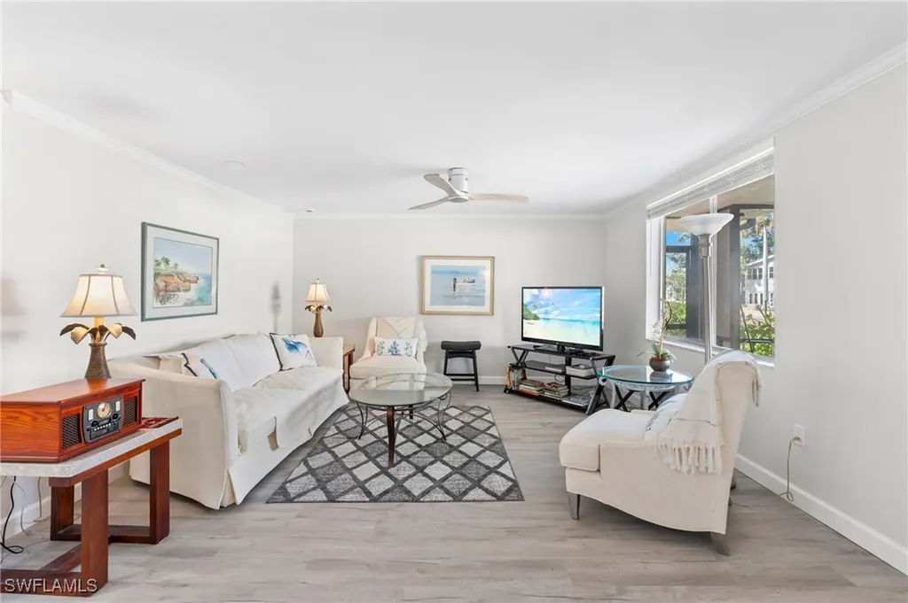 1517 Chesapeake Avenue Naples FL 34102
