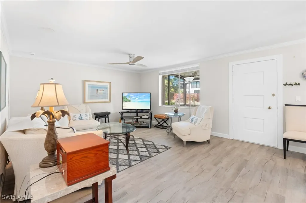 1517 Chesapeake Avenue Naples FL 34102
