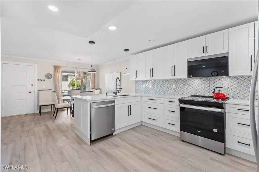 1517 Chesapeake Avenue Naples FL 34102