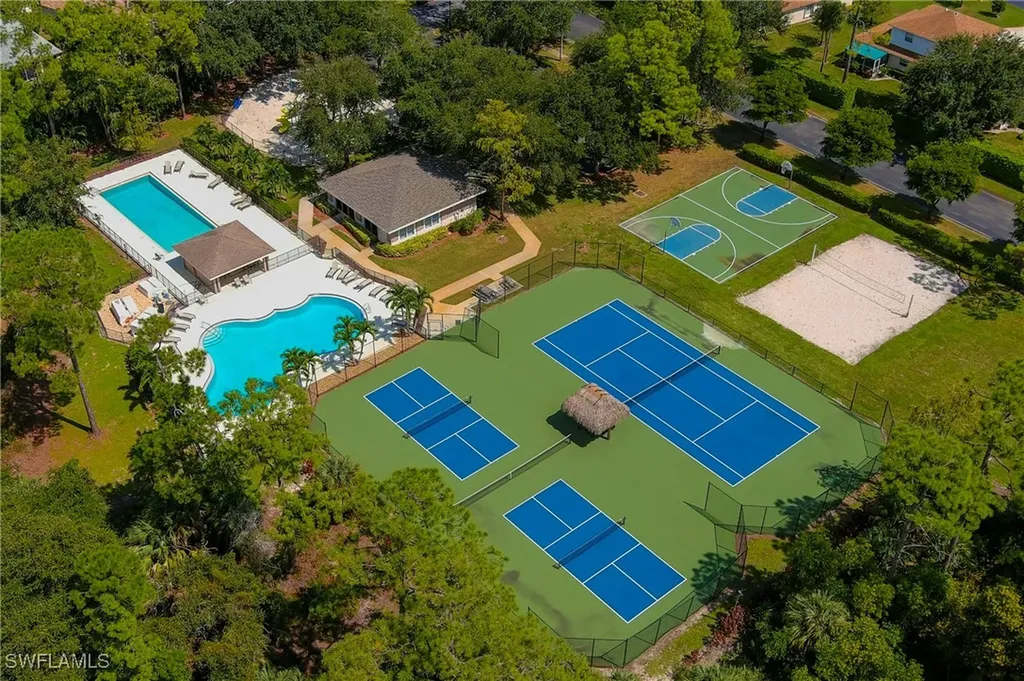 1507 Vintage Lane Naples FL 34104