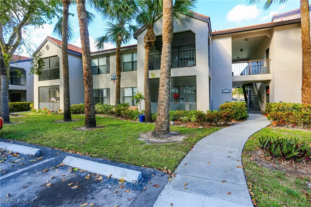2214 Arbour Walk Circle Naples FL 34109