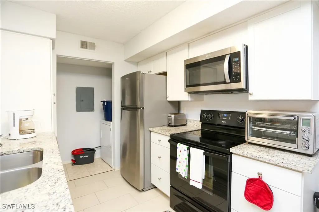 2214 Arbour Walk Circle Naples FL 34109