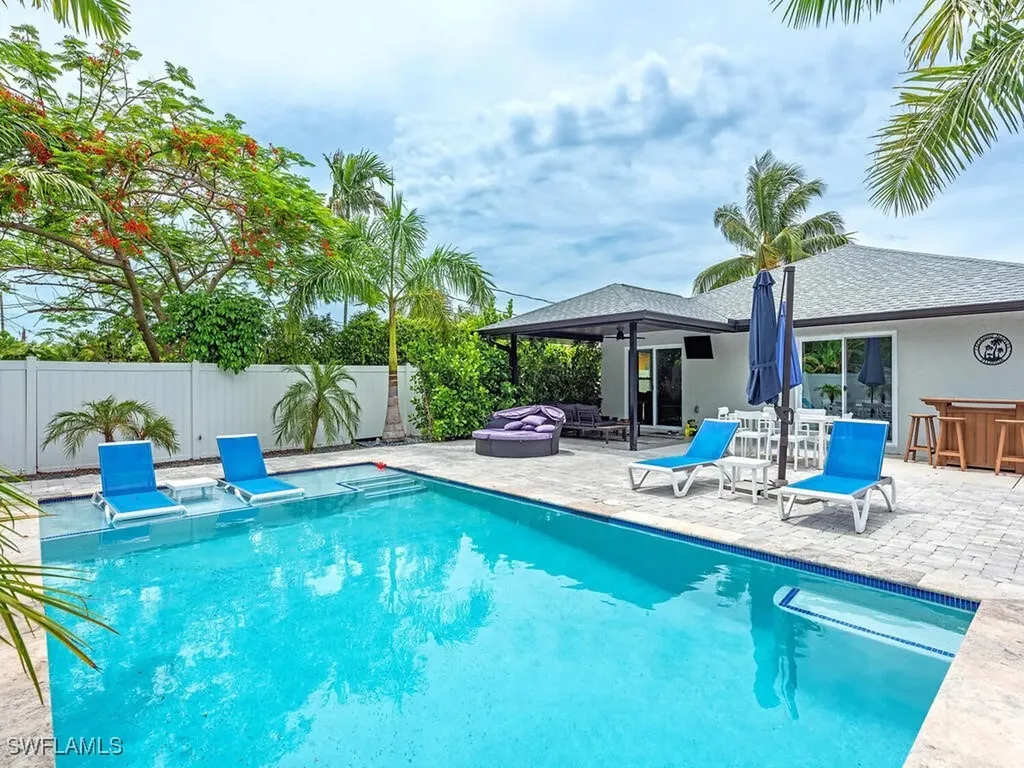 714 109th Avenue N Naples FL 34108