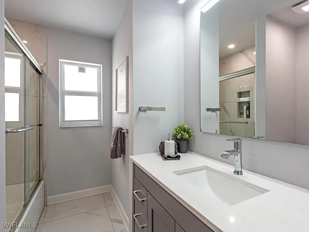 714 109th Avenue N Naples FL 34108