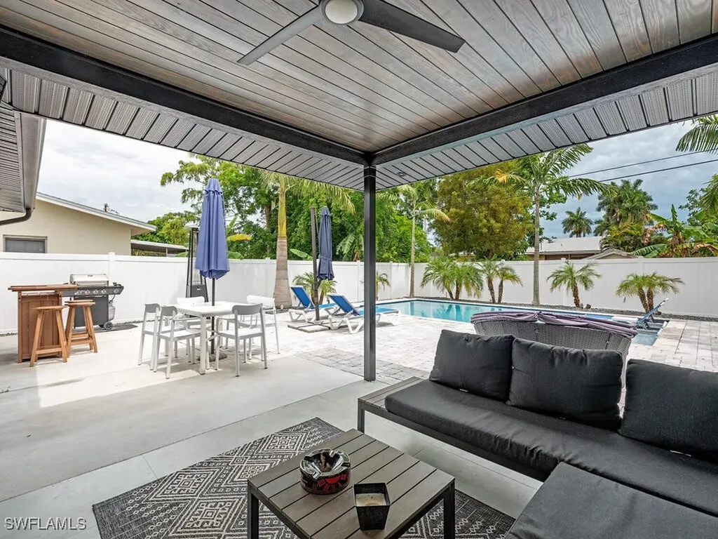 714 109th Avenue N Naples FL 34108