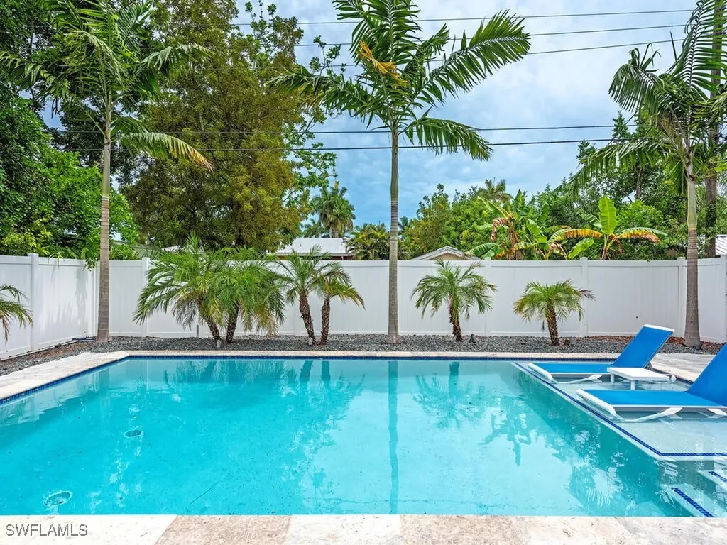 714 109th Avenue N Naples FL 34108