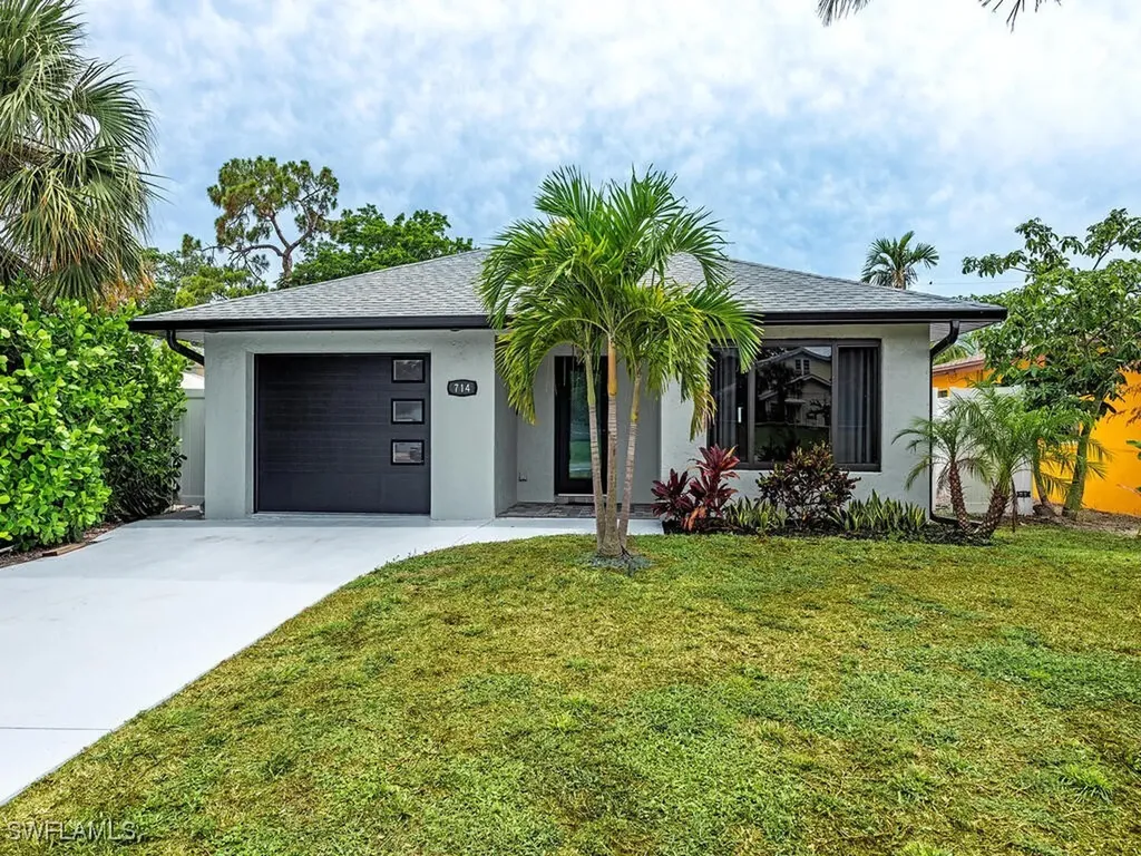 714 109th Avenue N Naples FL 34108