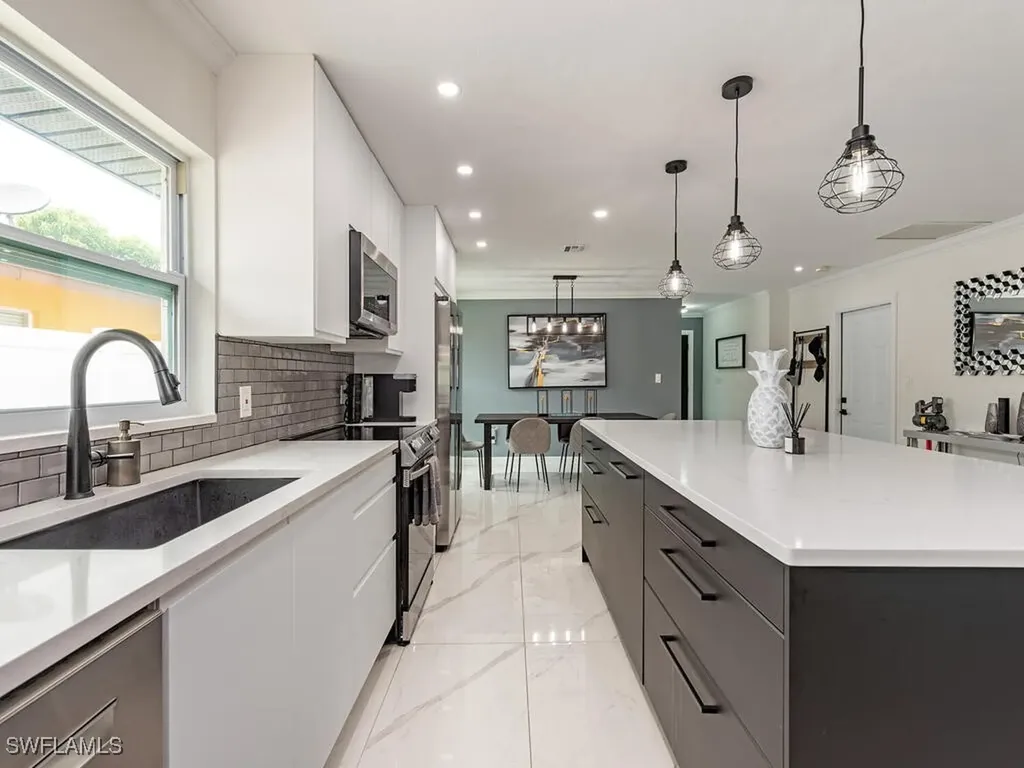 714 109th Avenue N Naples FL 34108