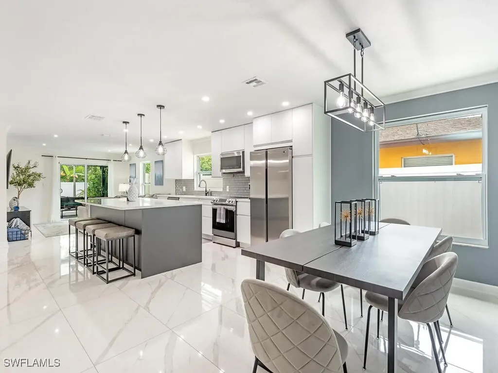 714 109th Avenue N Naples FL 34108