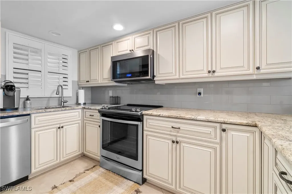 271 Southbay Drive Naples FL 34108