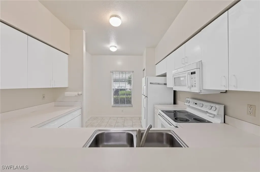 3250 Cypress Glen Way Naples FL 34109