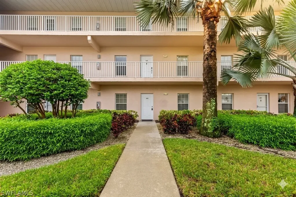 3250 Cypress Glen Way Naples FL 34109