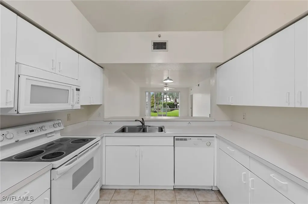 3250 Cypress Glen Way Naples FL 34109