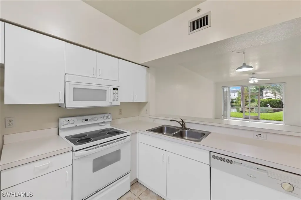 3250 Cypress Glen Way Naples FL 34109