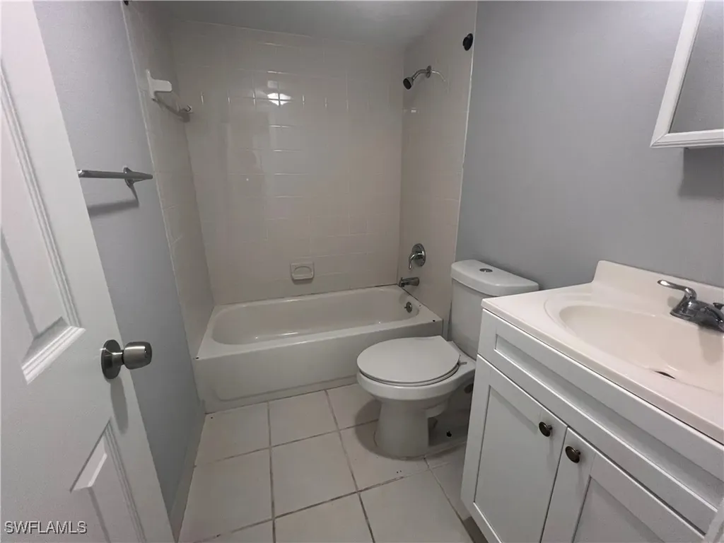 4601 Bayshore Drive Naples FL 34112