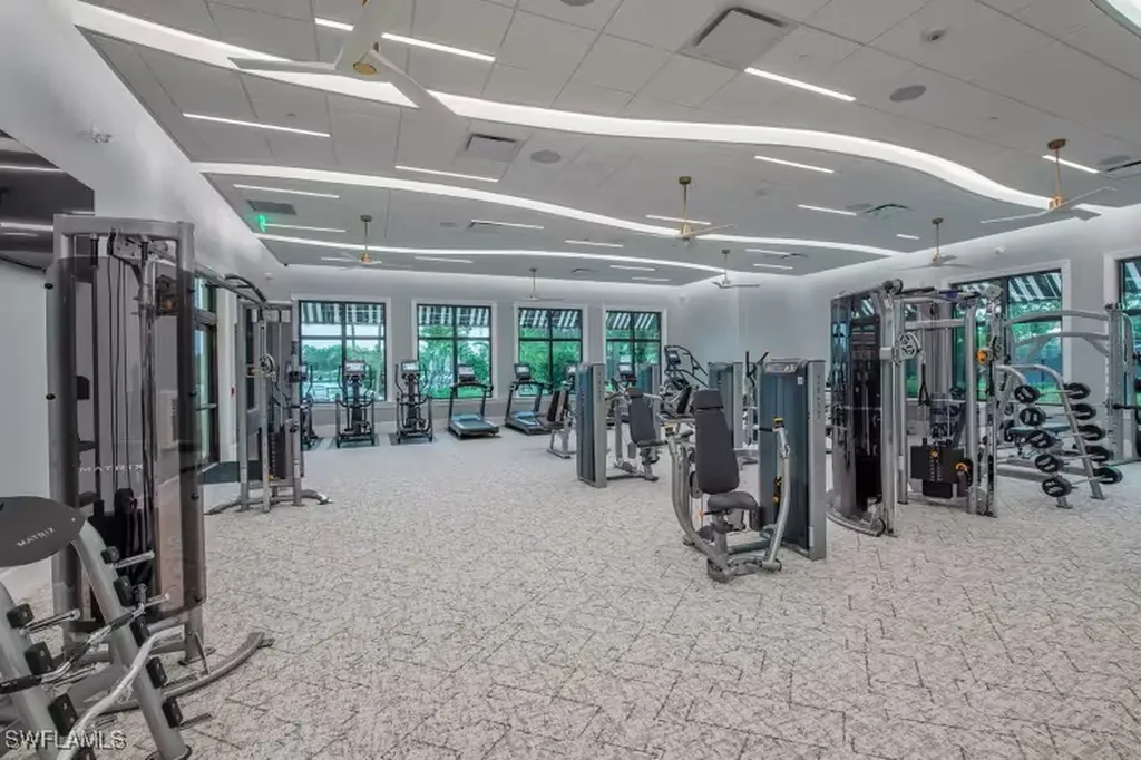 1904 Sierra Court Naples FL 34120
