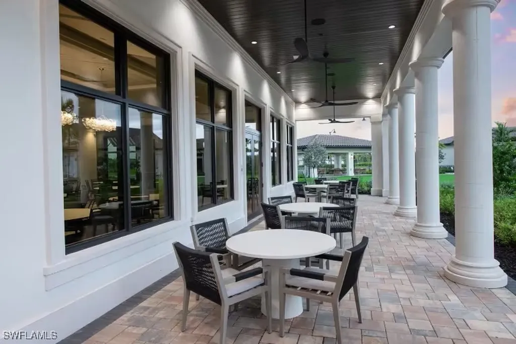1904 Sierra Court Naples FL 34120