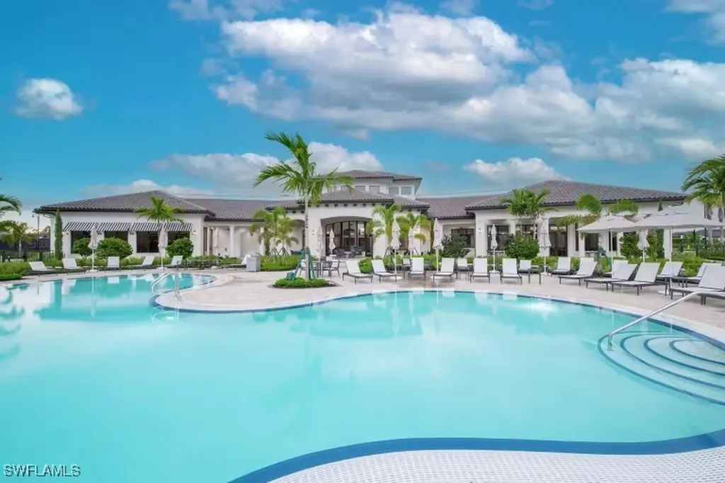 1904 Sierra Court Naples FL 34120