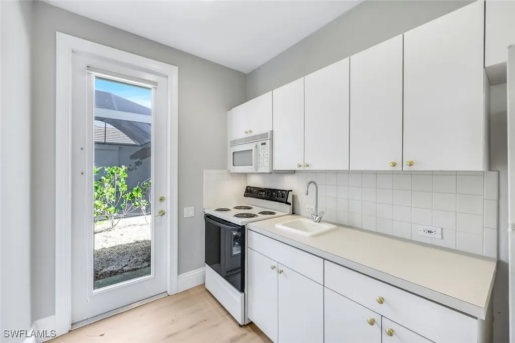 237 Charleston Court Naples FL 34110