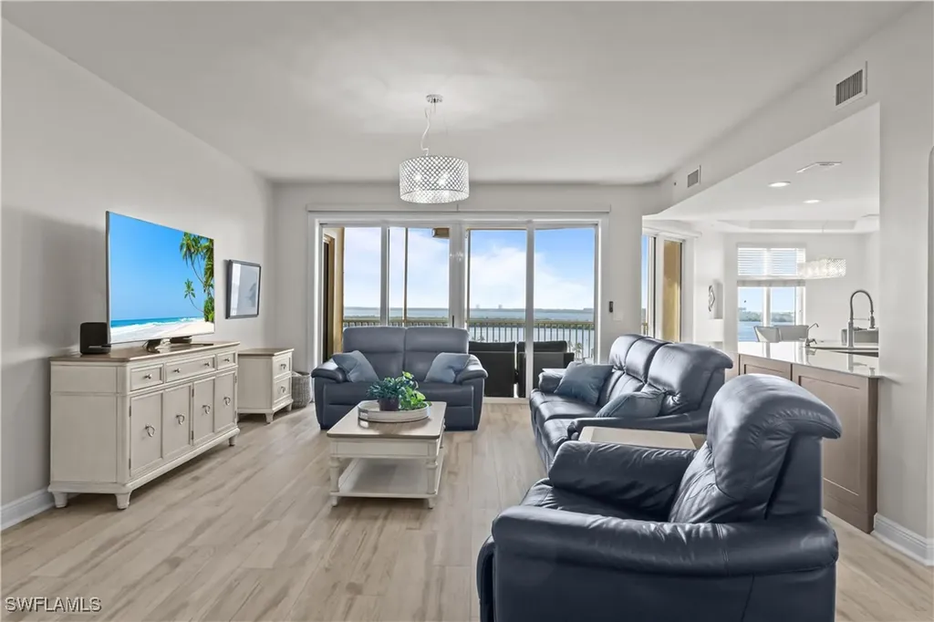 6061 Silver King Boulevard Cape Coral FL 33914