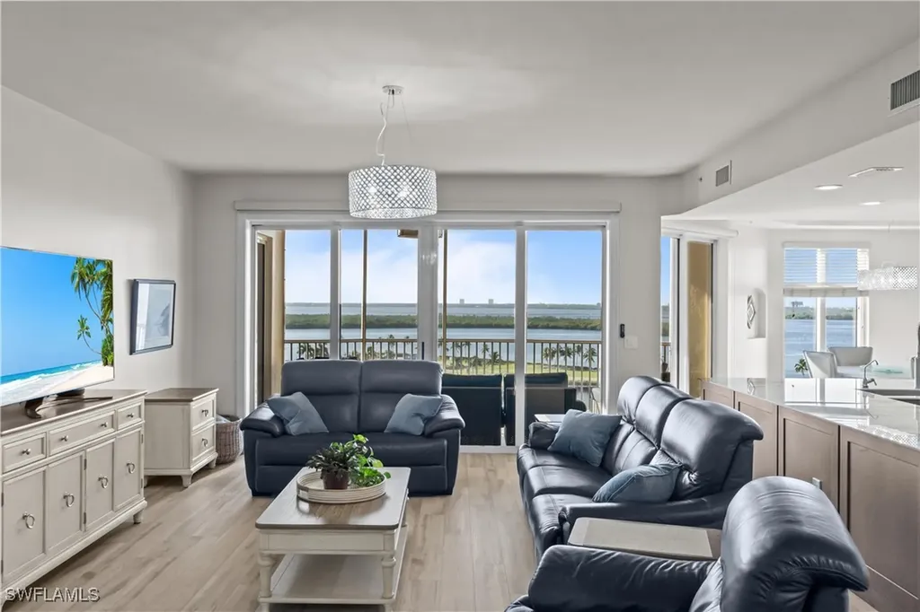 6061 Silver King Boulevard Cape Coral FL 33914