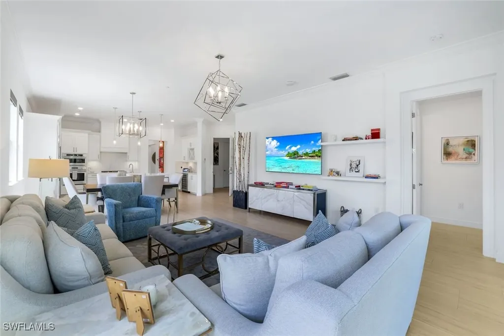 Naples FL, 16374 Viansa Way, Unit 302