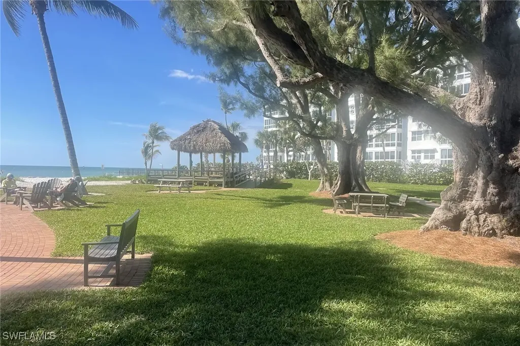 222 Harbour Drive Naples FL 34103