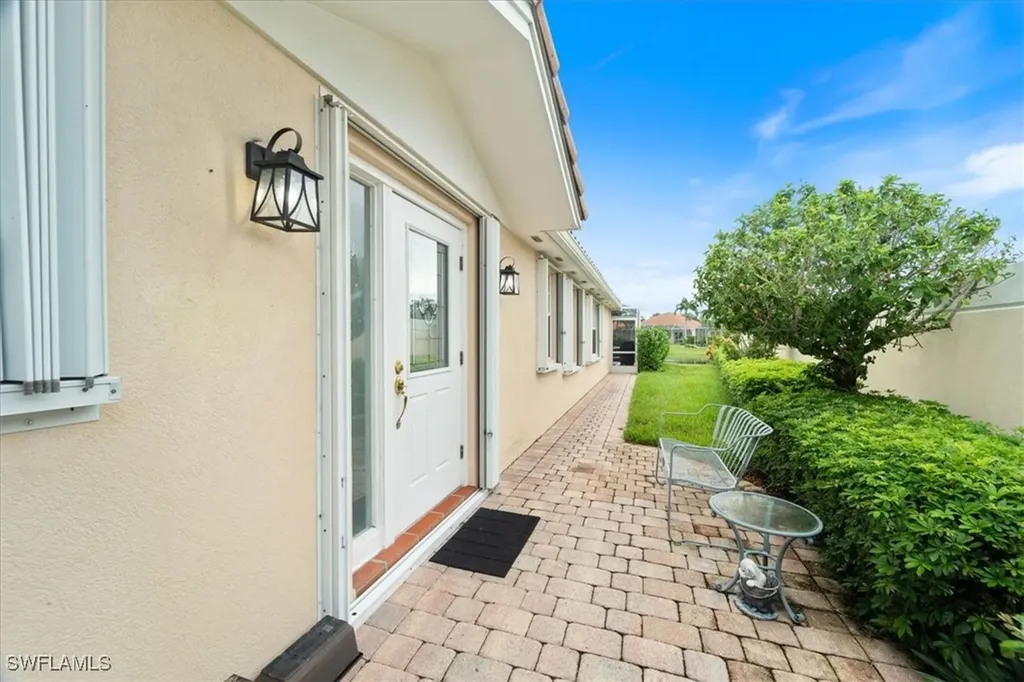 5756 Drummond Way Naples FL 34119