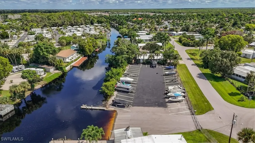 32 Sonderhen Drive Naples FL 34114-8210